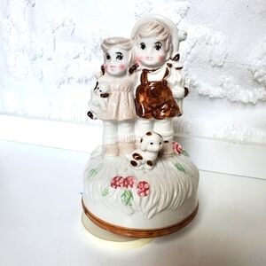 VTG Music Box Plays Raindrops Keep Falling  See Video